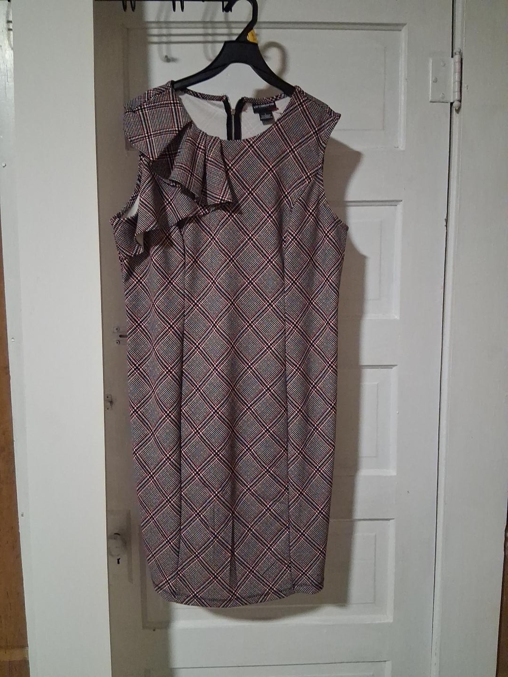 Sleeveless Ruffle Plaid Shift Dress in Gray and Red